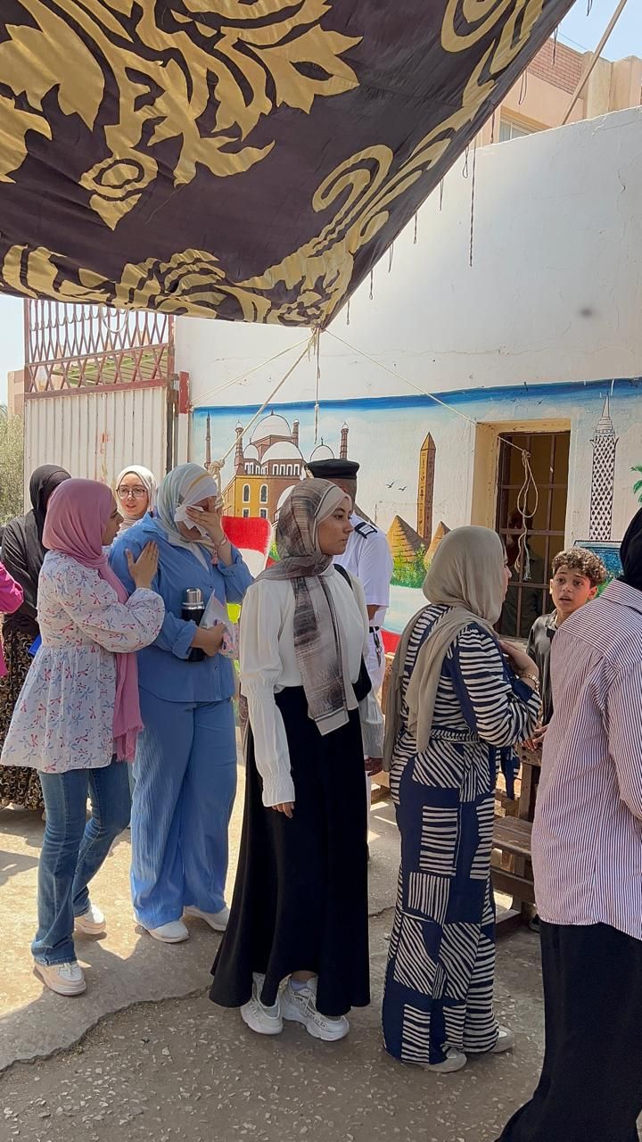 حزن طالبات الثانوية العامة بعد اداء مادة اللغة العربية حزن طالبات الثانوية العامة بعد اداء مادة اللغة العربية