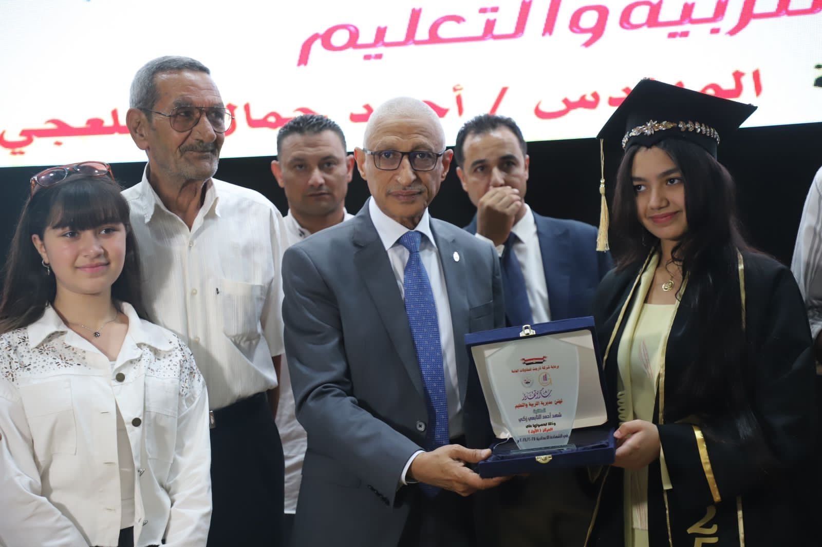 جانب من تكريم الطلاب جانب من تكريم الطلاب