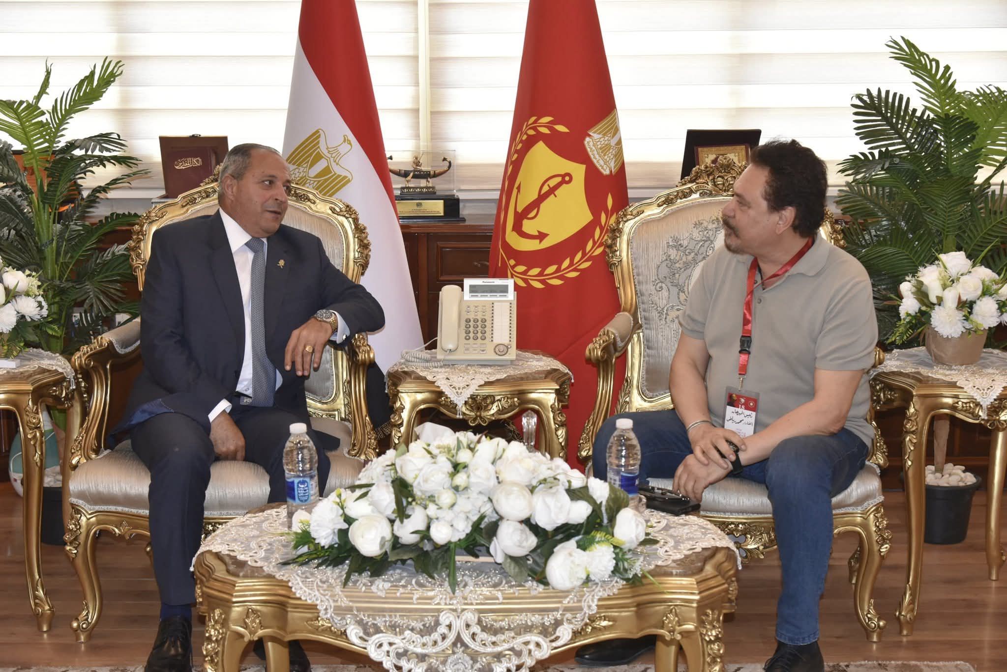 المخافظ والفنان محمد رياض المخافظ والفنان محمد رياض
