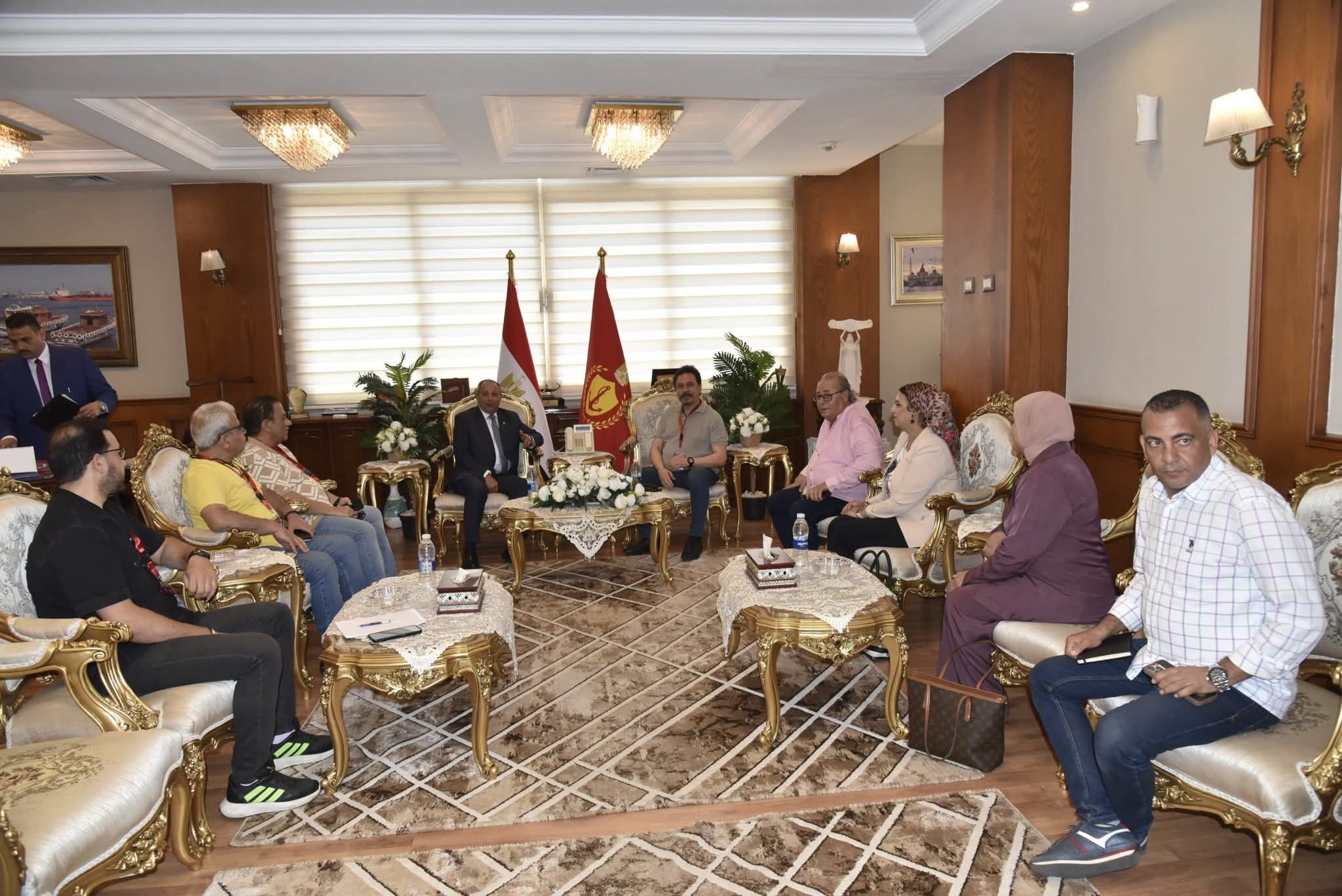 المحافظ خلال استقباله لتنسيق المهرجان المحافظ خلال استقباله لتنسيق المهرجان