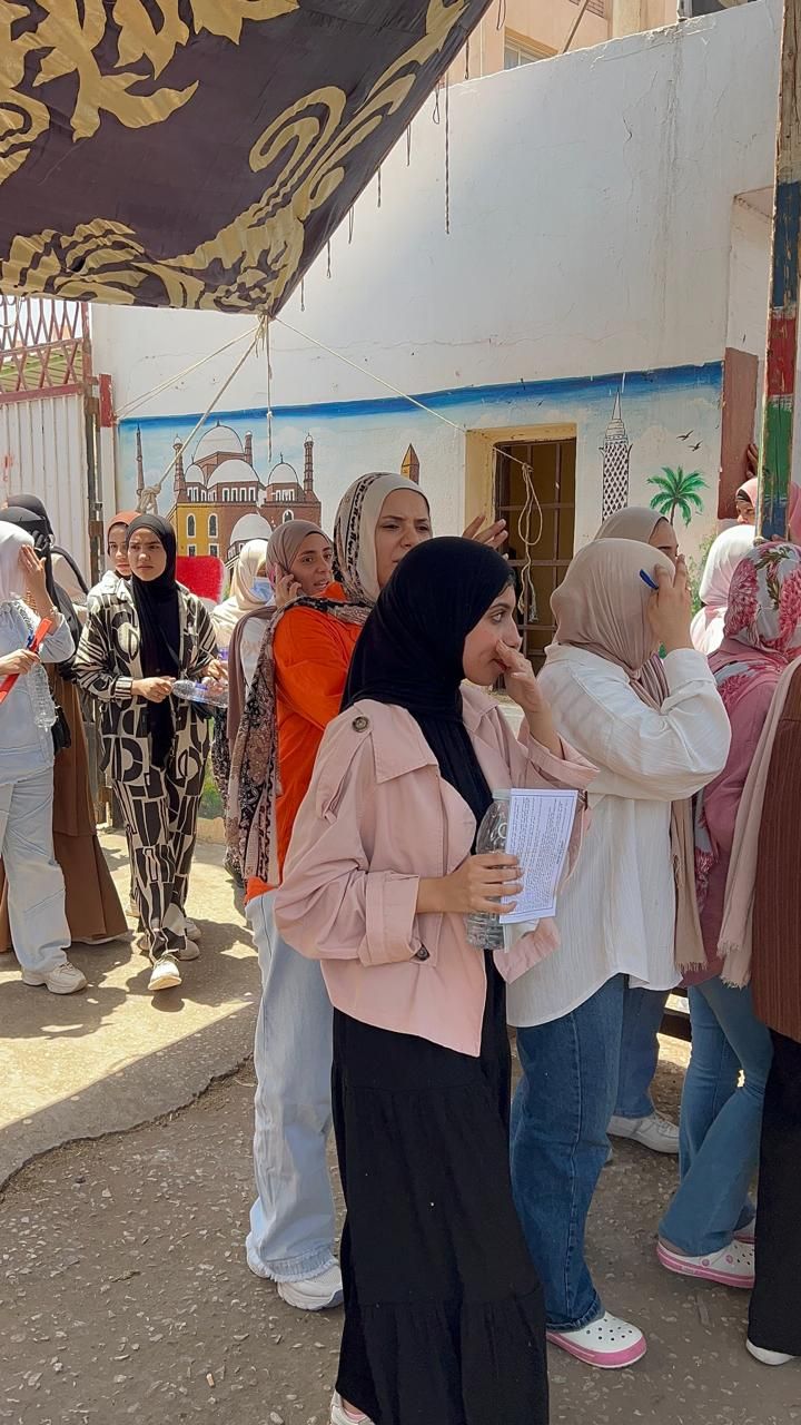 خروج طالبات الثانوية العامة من لجان الدقهلية خروج طالبات الثانوية العامة من لجان الدقهلية
