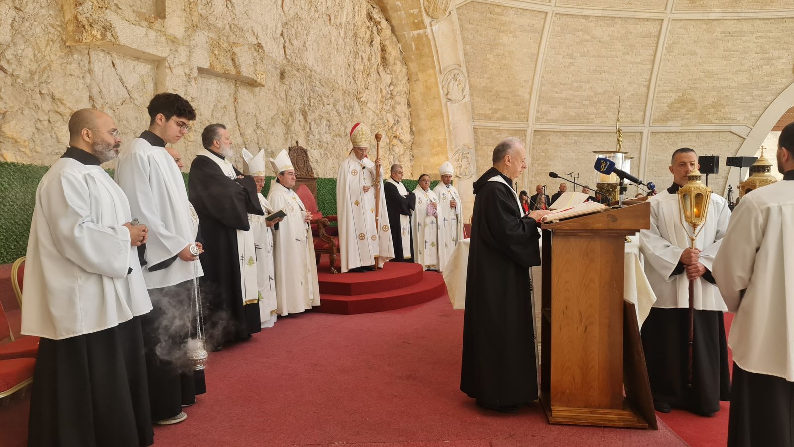 من القداس (النهار).