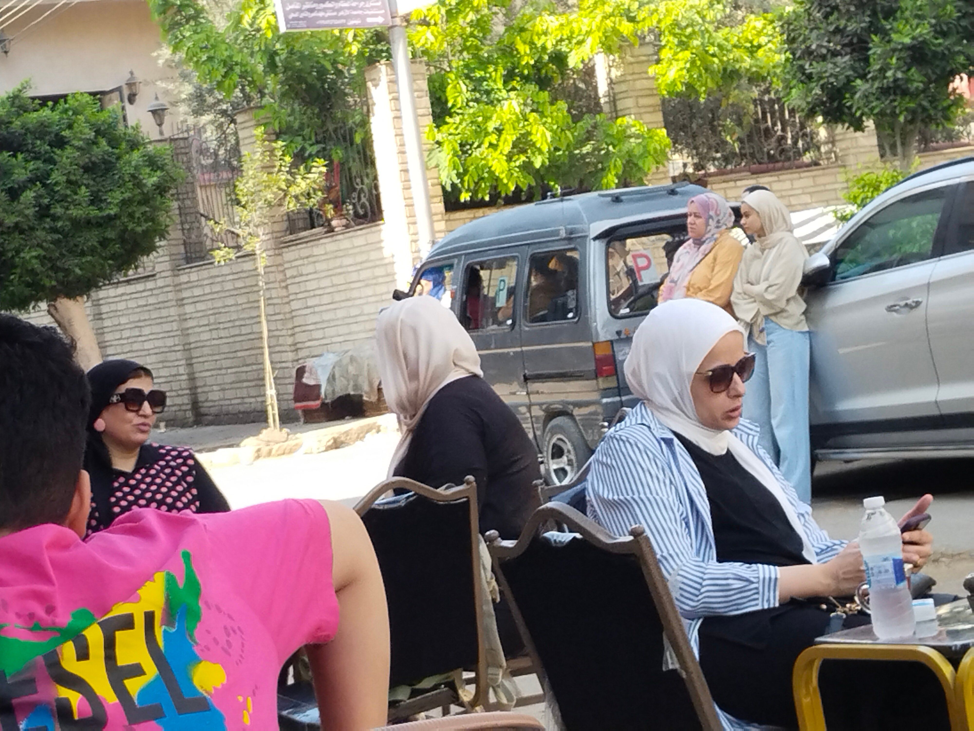 خلال التواجد أمام اللجان