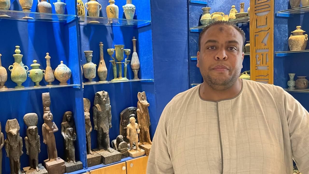 صاحب مصنع يكشف سر المهنة فى البر الغربي صاحب مصنع يكشف سر المهنة فى البر الغربي