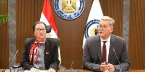 وزير
البترول:
خفض
الانبعاثات أصبح
ضرورة
لدعم
تنافسية
المنتجات
الصناعية - تكنو بلس