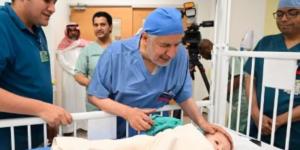 صور| بدء عملية فصل التوأم الطفيلي المصري محمد عبدالرحمن جمعة - تكنو بلس