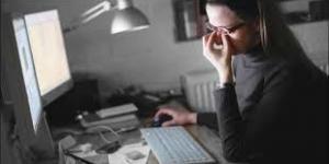 شاشاتك
كتير؟
نصائح
لحماية
عيونك
من
أضرار
الكمبيوتر - تكنو بلس