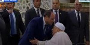 تقدير
      للعلم
      والعلماء..الرئيس
      السيسي
      يقبل
      رأس
      أحمد
      عمر
      هاشم
      في
      صلاة
      عيد
      الأضحى
      المبارك - تكنو بلس