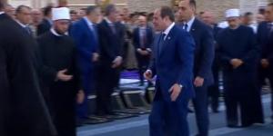 الرئيس
      السيسي
      يغادر
      مسجد
      مصر
      بالعاصمة
      الإدارية
      بعد
      أداء
      صلاة
      عيد
      الأضحى - تكنو بلس