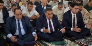 محافظ
      الدقهلية
      ومدير
      الأمن
      يؤديان
      صلاة
      عيد
      الأضحى
      المبارك
      بمسجد
      النصر
      بالمنصورة - تكنو بلس