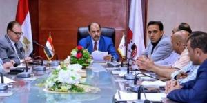 محافظ سوهاج يبحث الموقف التنفيذي لمشروعات كورنيش أخميم وجرجا وكوبري الكورنيش الغربى