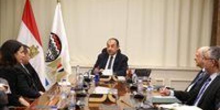 وزير
      قطاع
      الأعمال
      العام
      يلتقي
      وفدًا
      من
      "بريتش
      بتروليوم"
      لمتابعة
      خطوات
      إعادة
      تشغيل
      مصنع
      الأنود
      بالعين
      السخنة - تكنو بلس