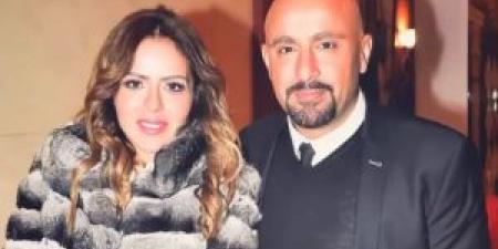 بعد
      26
      عاما
      من
      الزواج
      ..
      انفصال
      أحمد
      السقا
      عن
      الإعلامية
      مها
      الصغير - تكنو بلس