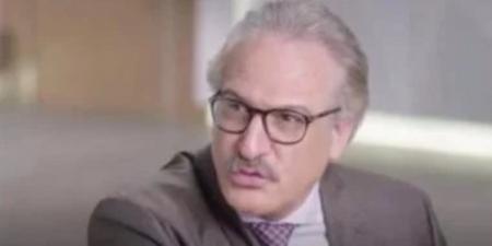 بعد قضاء نصف المدة .. المخرج عمر زهران يغادر قسم الدقى عقب إنهاء إجراءات الإفراج عنه - تكنو بلس