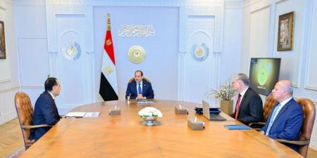 الرئيس السيسي يجتمع مع رئيس الوزراء وزير البترول - تكنو بلس