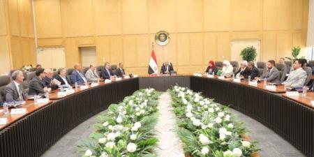 كامل
      الوزير
      يُعلن
      عن
      رخص
      بليت
      جديدة
      وخطة
      لدعم
      المصانع
      الوطنية
      وتعميق
      صناعة
      الحديد - تكنو بلس
