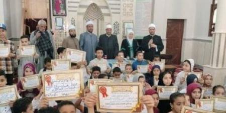 أوقاف سوهاج تكرم الأطفال المشاركين بالبرنامج التثقيفى