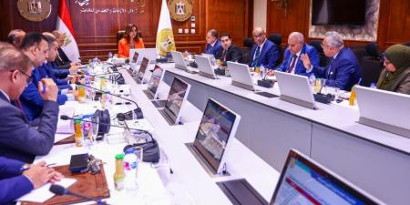 وزيرة التنمية المحلية تترأس اجتماع اللجنة العليا لتراخيص المحال العامة لمتابعة جهود تيسير وتبسيط إجراءات إصدار التراخيص للأنشطة المختلفة بالمحافظات - تكنو بلس