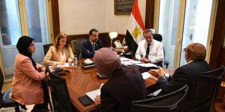 وزير الصحة يبحث مسارات التعليم التخصصي والدراسات العليا للأطباء - تكنو بلس