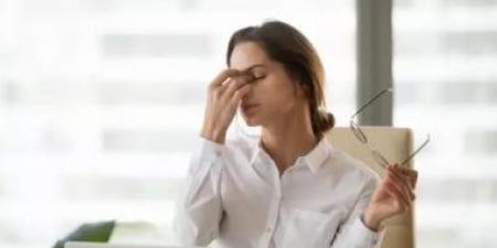 قانون العمل.. يحظر إنهاء عقد العامل حال المرض