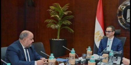 وزير
      الاستثمار
      يبحث
      مع
      ممثلى
      قطاع
      القطن
      سبل
      دعم
      الزراعة
      والتصدير - تكنو بلس
