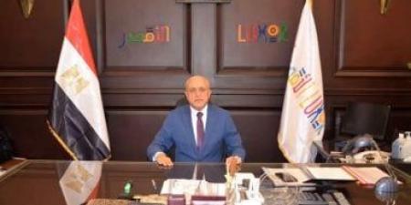 محافظ الأقصر يعتمد أكبر حركة ترقيات للعاملين على نظام الصناديق الخاصة