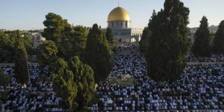 آلاف
الفلسطينيين
يؤدون
صلاة
عيد
الأضحى
في
المسجد
الأقصى - تكنو بلس