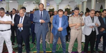 محافظ
سوهاج
يؤدي
صلاة
عيد
الأضحى بمسجد
"الشرطة"بمدينة
ناصر - تكنو بلس