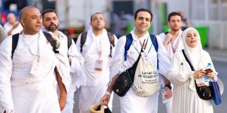 الحجاج يتوافدون إلى مشعر منى لقضاء يوم التروية - تكنو بلس