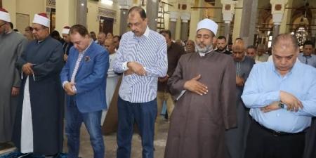 محافظ
سوهاج
يؤدي
صلاة
الجمعة
ويلتقي
المواطنين
عقب
الصلاة - تكنو بلس