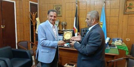عميد
      أصول
      الدين
      بطنطا
      يُشيد
      بجهود
      الزميل
      «إيهاب
      زغلول»
      في
      التغطية
      الإعلامية - تكنو بلس