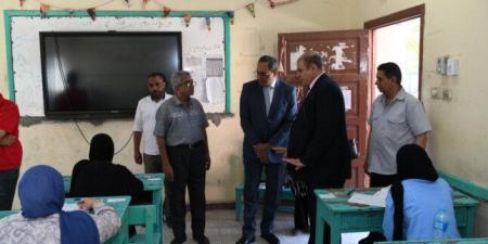 محافظ
      قنا
      يتفقد
      لجان
      امتحانات
      الثانوية
      العامة
      ويطمئن
      على
      انتظامها - تكنو بلس