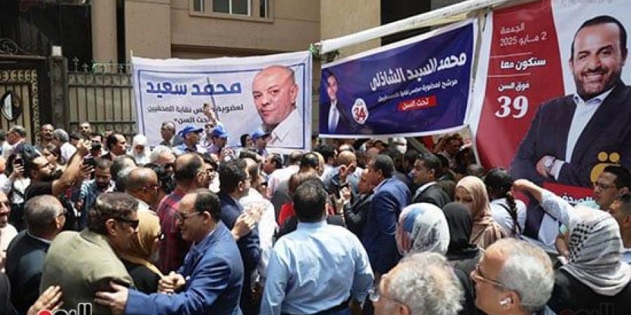استمرار توافد أعضاء الجمعية العمومية للمشاركة فى انتخابات نقابة الصحفيين.. صور