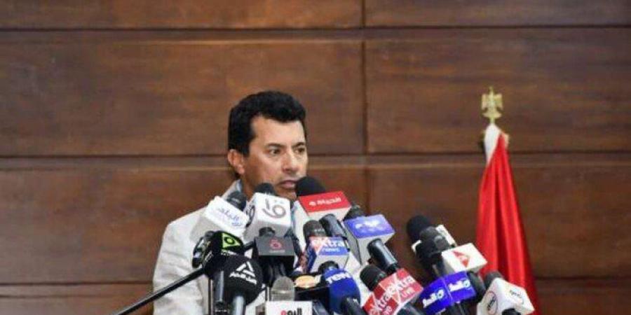 وزير
      الشباب
      والرياضة:
      القيادة
      السياسية
      آمنت
      بالشباب
      المصري
      وشعب
      مصر
      يمتلك
      نسيجا
      وطنيا
      قويا - تكنو بلس