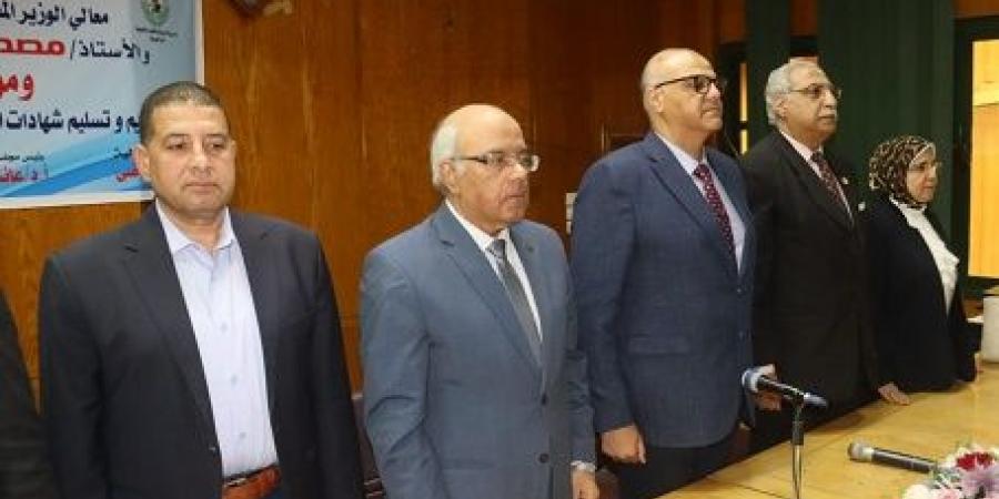 محافظ
القليوبية
يكرم
أعضاء
ورؤساء
أقسام
الجودة
بمديرية
التعليم - تكنو بلس