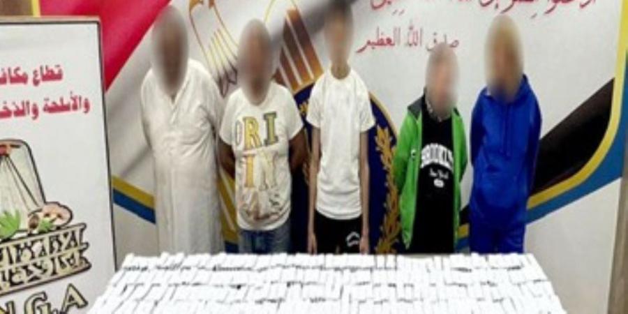 ضبط تشكيلين عصابيين يستخلصان مادة من عقار طبى لتصنيع مخدر الآيس وتهريبها خارج البلاد - تكنو بلس