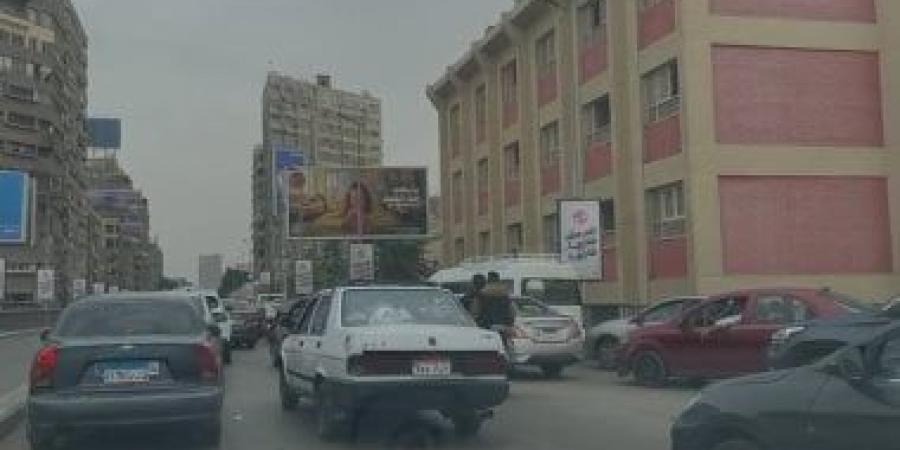 زحام مرورى بسبب حادث تصادم 5 سيارات أعلى الطريق الدائري بمنطقة السلام