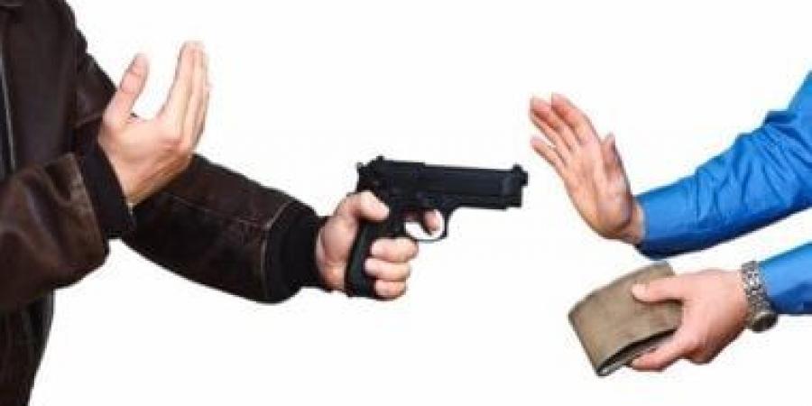 حبس 4 متهمين سرقوا شخصا بأسلوب انتحال الصفة فى الجيزة 4 أيام