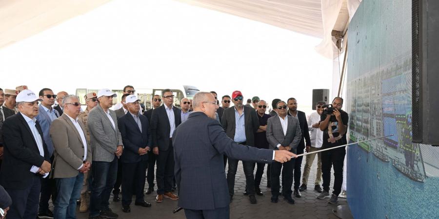 رئيس
الوزراء
يتفقد
مشروعي
"رووتس"
و"سكاي
للموانيء" - تكنو بلس
