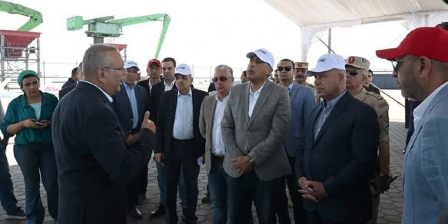 رئيس
الوزراء
يتفقد
مشروعي
رووتس
وسكاي
للموانيء - تكنو بلس