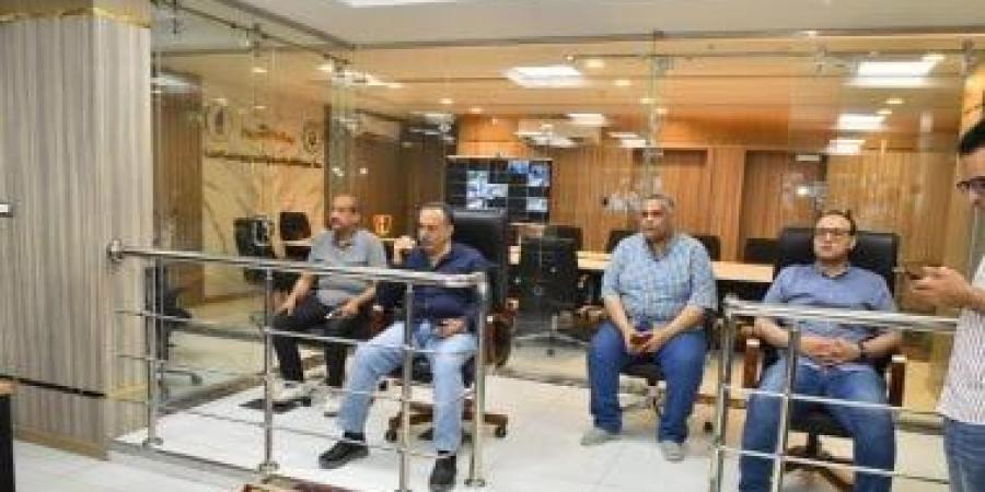 محافظ أسيوط يتابع من مركز السيطرة تنفيذ المرحلة الأولى للموجة 26 لإزالة التعديات