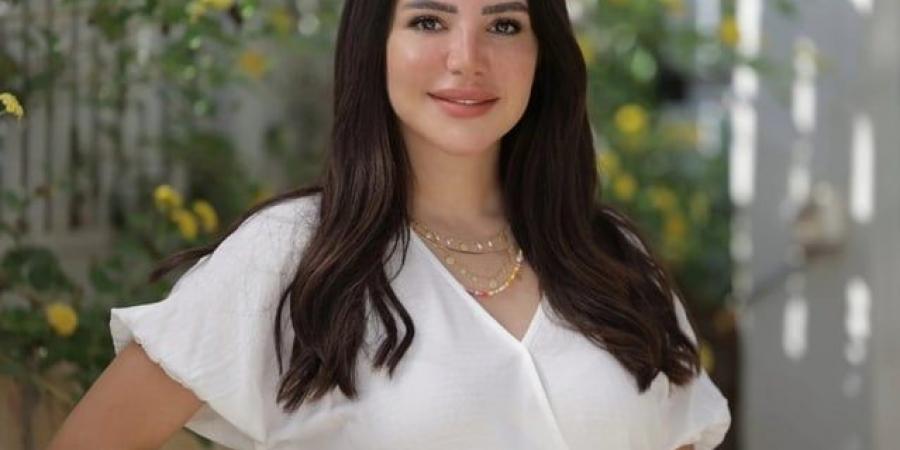 إنجي
علاء
توجه
نصيحة
للفتيات
بعد
أزمة
زواج
بوسي
شلبي - تكنو بلس