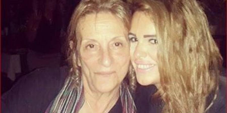 رسالة
مؤثرة
من
دنيا
عبد
العزيز
إلى
والدتها
في
ذكرى
رحيلها - تكنو بلس
