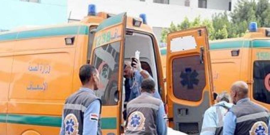إصابة 9 أشخاص إثر حادث اصطدام سيارة برصيف فى التجمع
