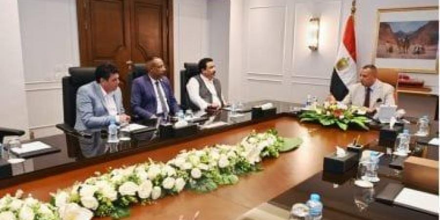 محافظ جنوب سيناء يستقبل وفد "الجبهة" و يؤكد: المواطن السيناوى أولوية