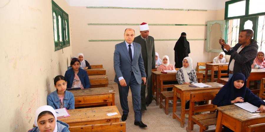 محافظ
كفرالشيخ
يطمئن
على
امتحانات
الشهادة
الابتدائية
الأزهرية - تكنو بلس
