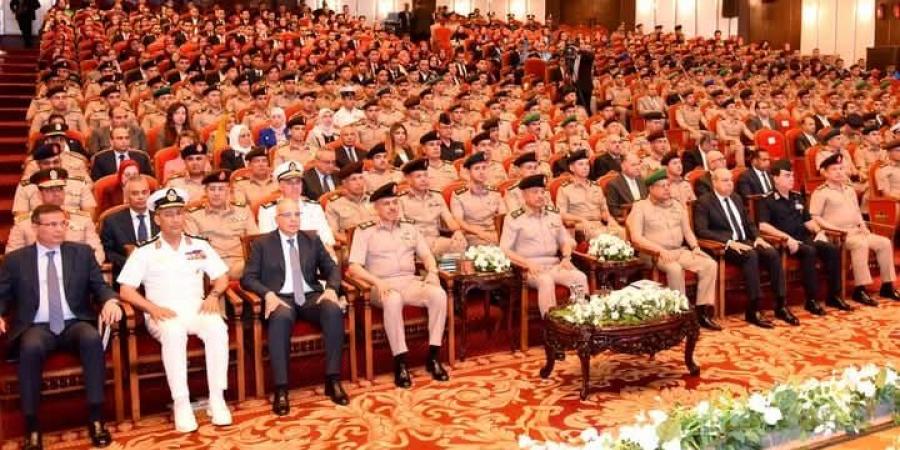 وزير
      الدفاع
      يشهد
      مناقشة
      البحث
      الرئيسي
      لهيئة
      البحوث
      العسكرية - تكنو بلس