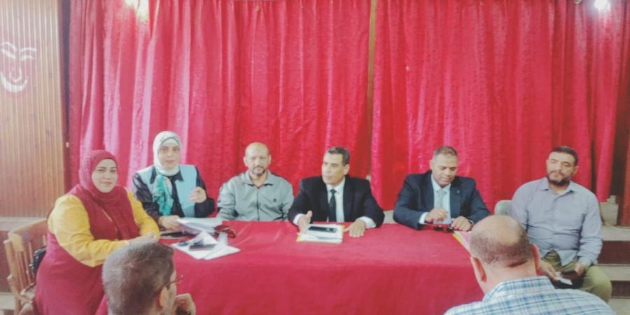 مدير
تعليم
الخانكة
يلتقي
مديري
المدارس
استعدادا
للامتحانات - تكنو بلس
