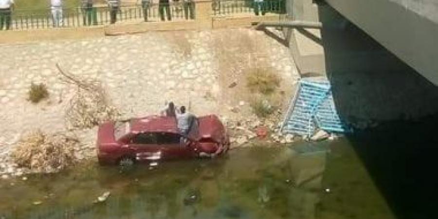 مصرع طفلين وإصابة والدهما إثر انقلاب سيارة ملاكى بترعة النوبارية بالبحيرة