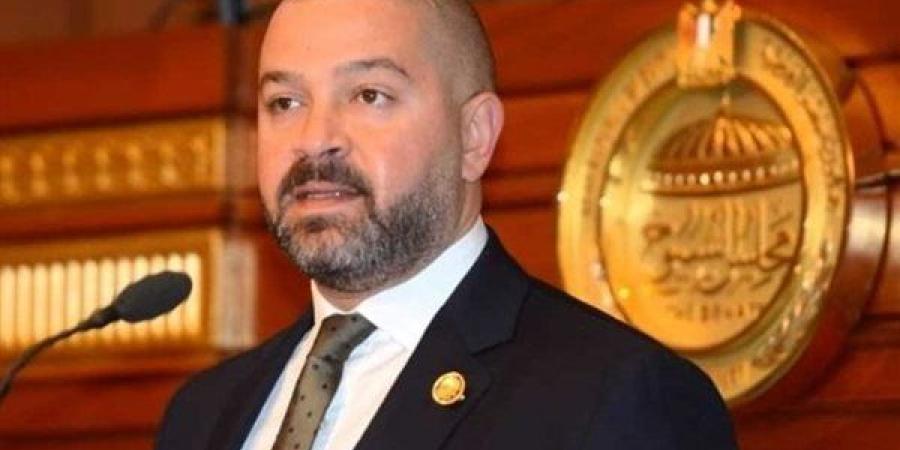 أحمد
      دياب:
      الأجهزة
      الرقابية
      تتابع
      ميزانيات
      الأندية..
      والمادة
      63
      لا
      تمنع
      المراجعة
      القضائية
      والحديث
      عن
      إيقاف
      النشاط
      الرياضي
      مرفوض - تكنو بلس